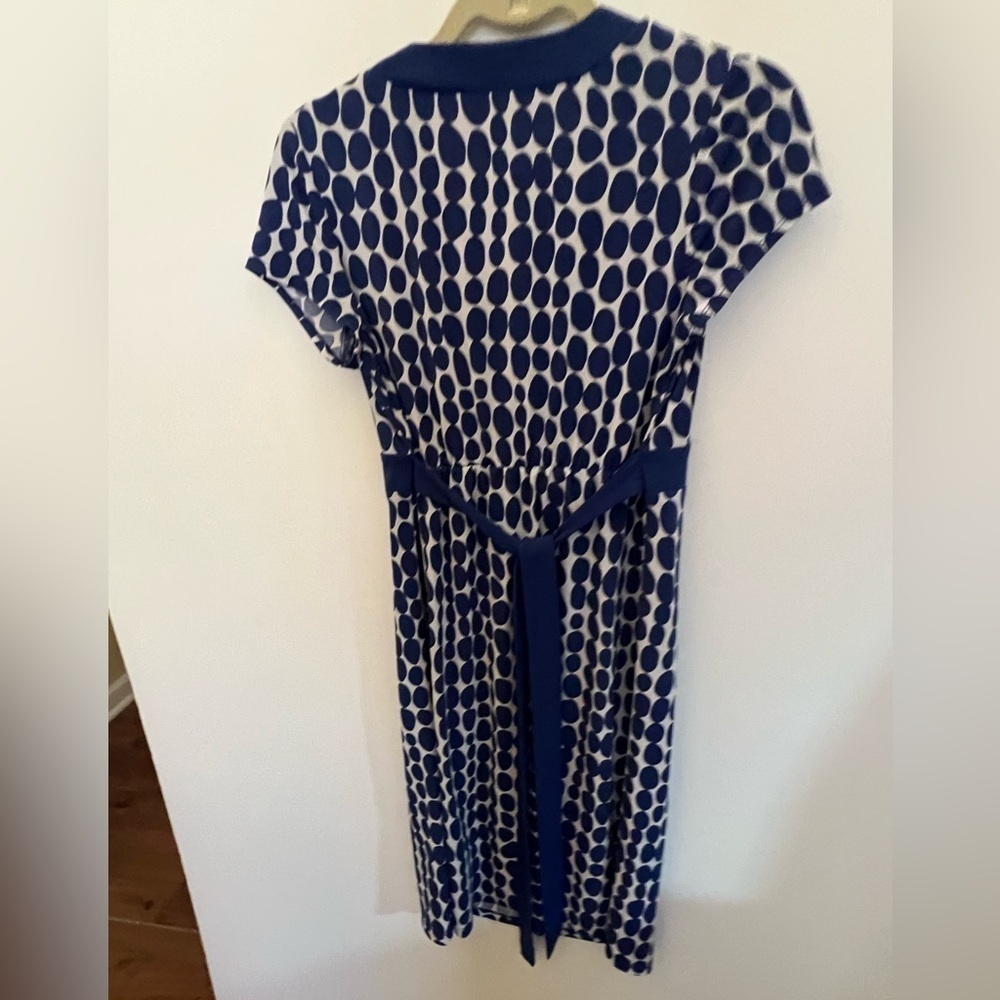 MOTHERHOOD MATERNITY V NECK DRESS. SIZE SMALL PURPLE AND WHITE POLKA DOTS. - Picture 6 of 8
